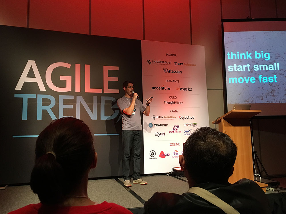 Rodolfo Linhares apresentando Agile em escala é possível