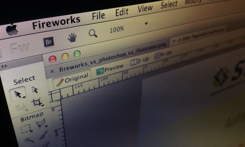 Tela de computador com o aplicativo Fireworks